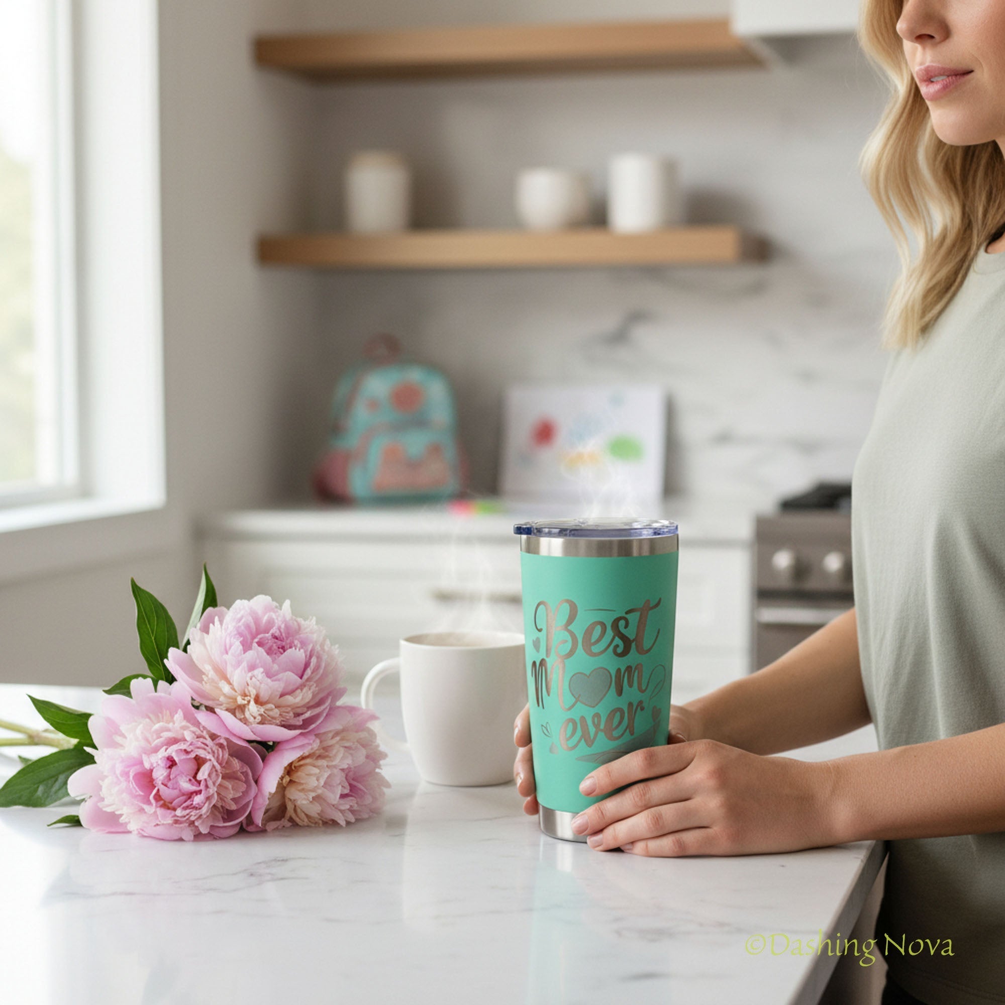 Best Mom Ever Tumbler – 20oz Insulated Gift for Mom 💖. ☕ Keeps drinks hot or cold for hours – a gift she’ll use daily